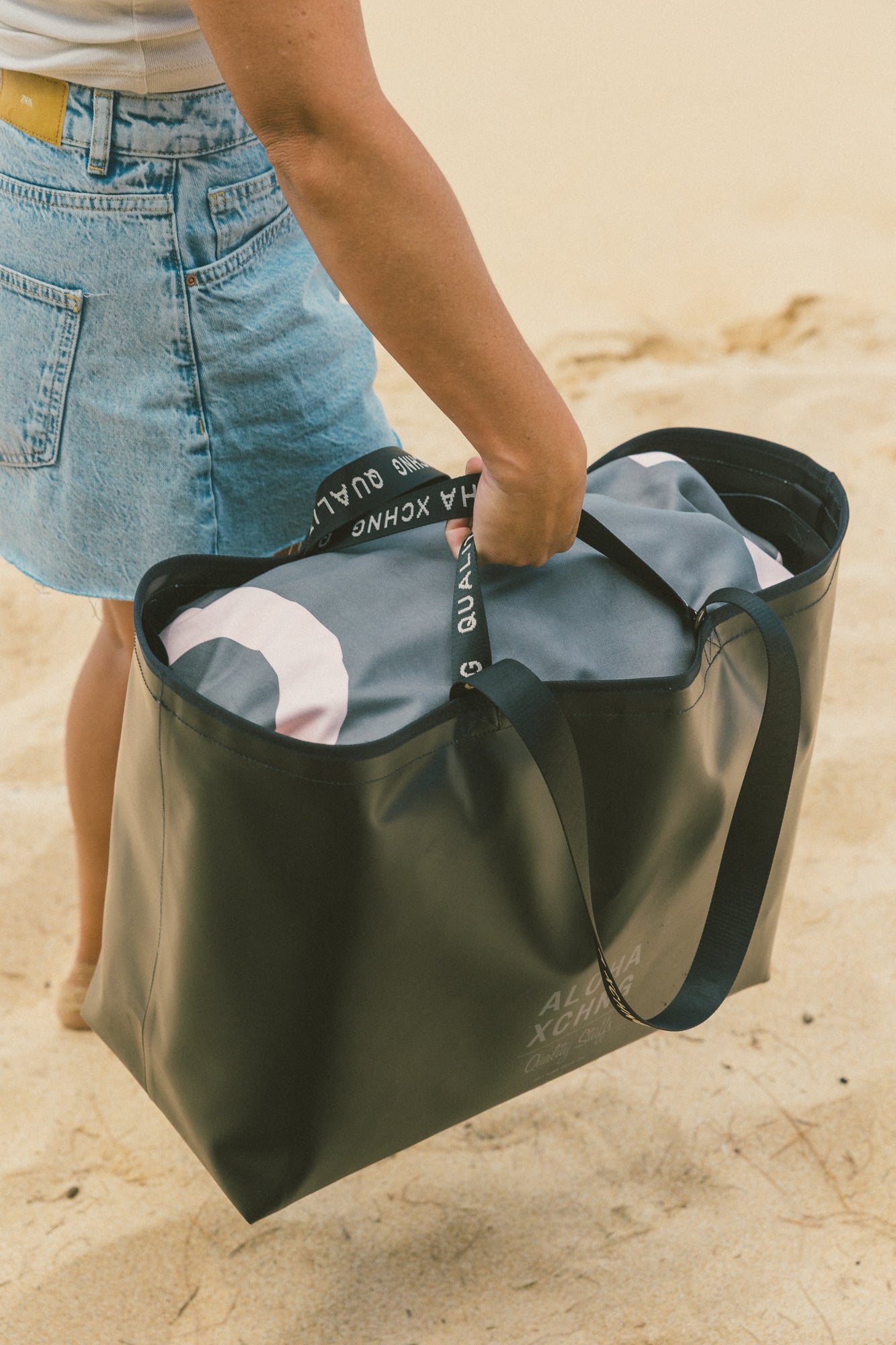 Da New Beach Bag – 35L Waterproof Tote with Pockets from Kauai