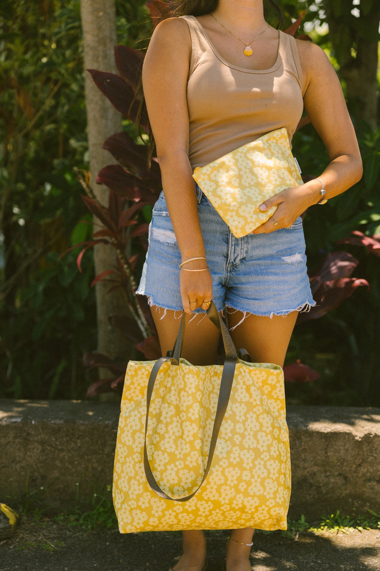 Puakenikeni Hele On Tote – Aloha Exchange