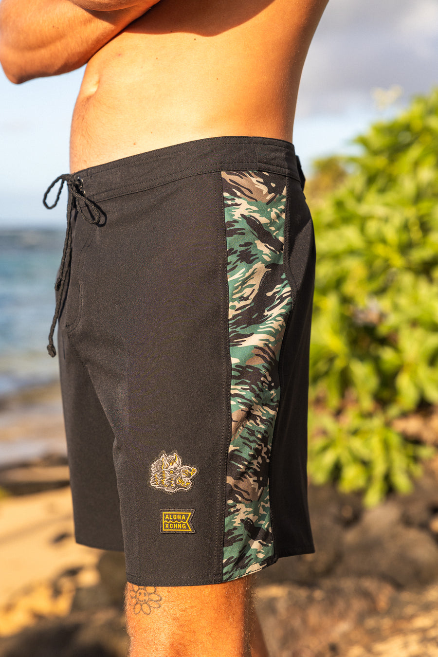 M's Side Pali Boardshort - Black / Tiger Camo