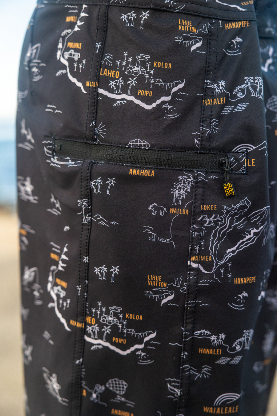 M's Side Pali Boardshort - Kauai Map / Vintage Black