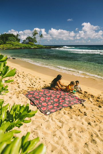 Pua Pop / Nene Camo Beach Blanket