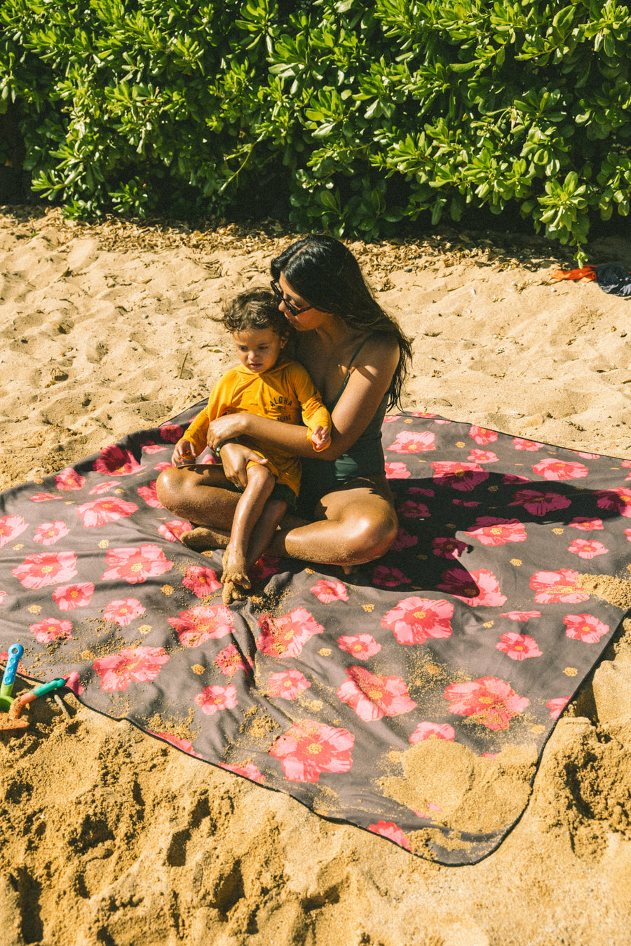 Pua Pop / Nene Camo Beach Blanket