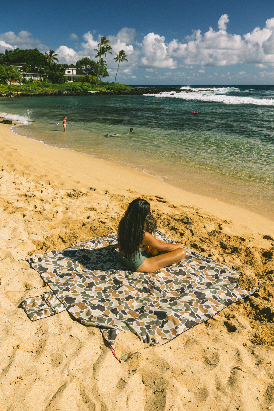 Pua Pop / Nene Camo Beach Blanket