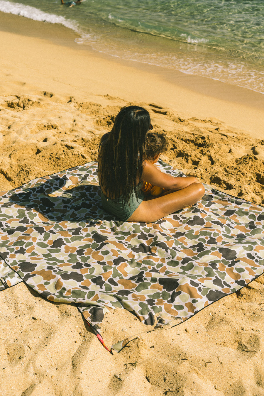 Pua Pop / Nene Camo Beach Blanket