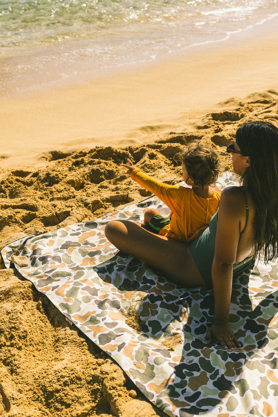 Pua Pop / Nene Camo Beach Blanket