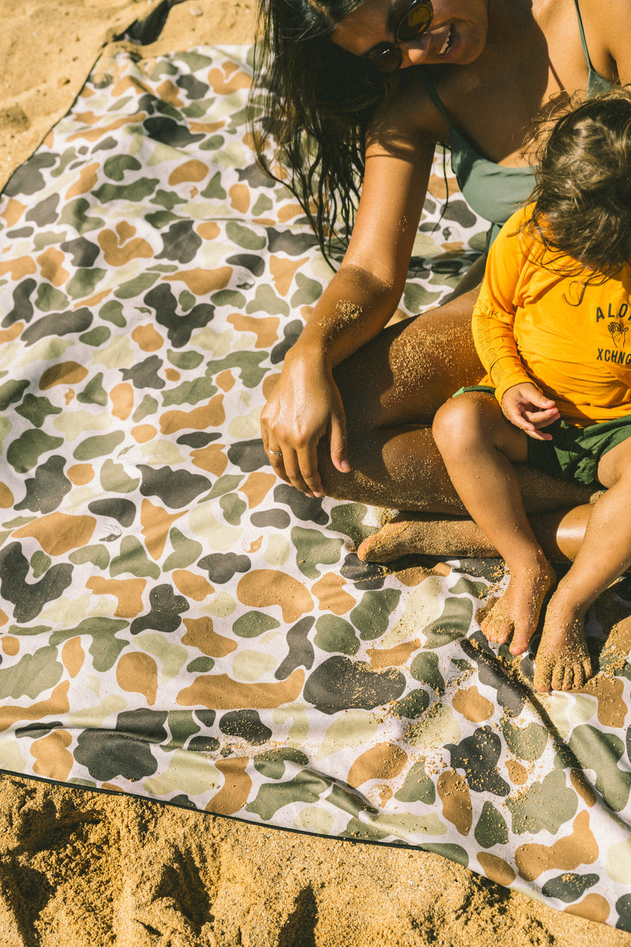 Pua Pop / Nene Camo Beach Blanket