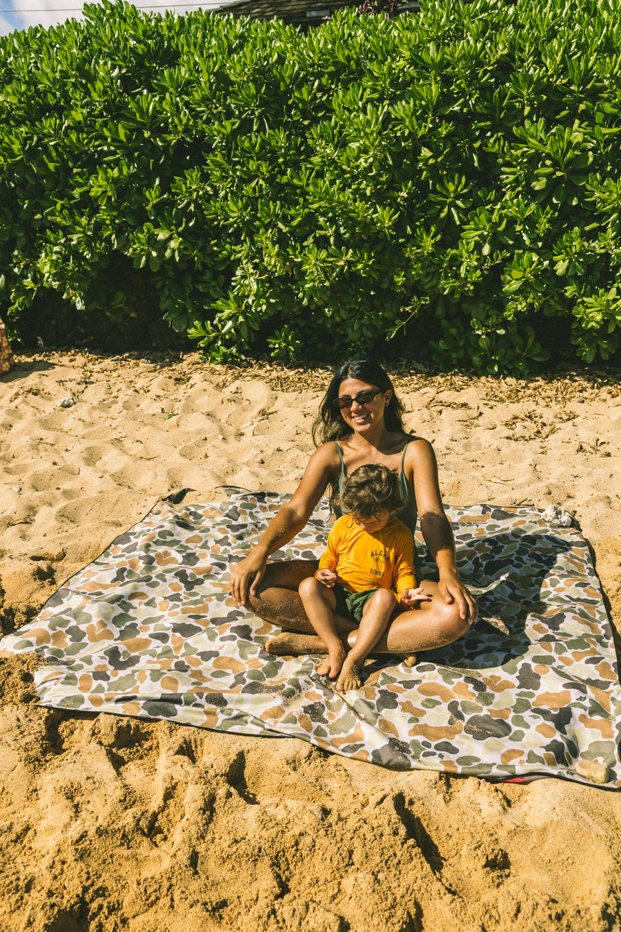 Pua Pop / Nene Camo Beach Blanket