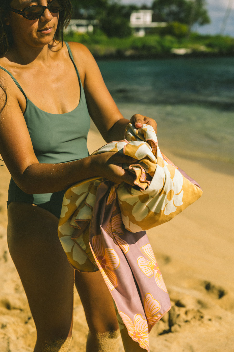Hau Hibiscus /  Puakenikeni Beach Blanket