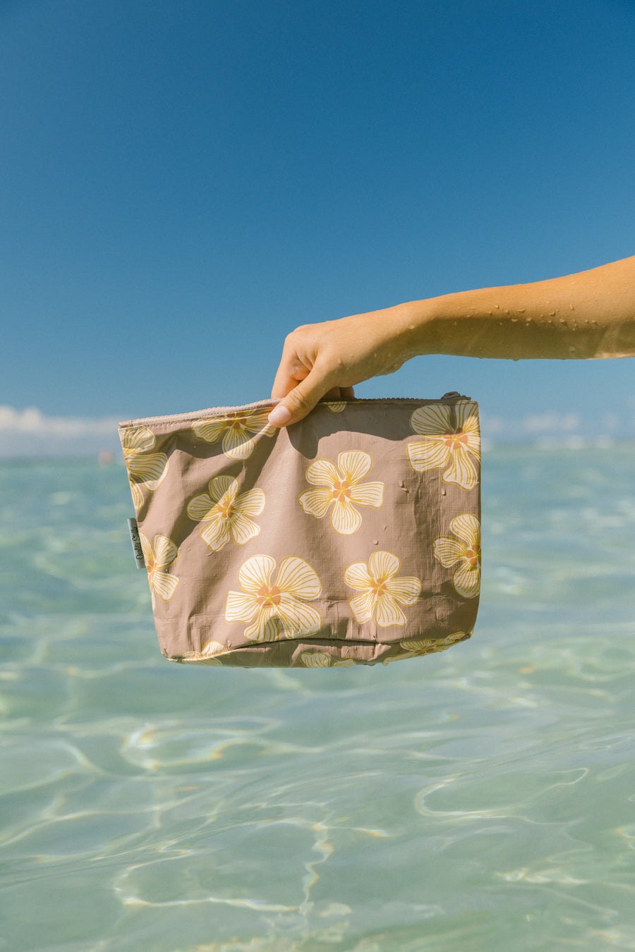 Medium Hau Hibiscus Hele On Pouch