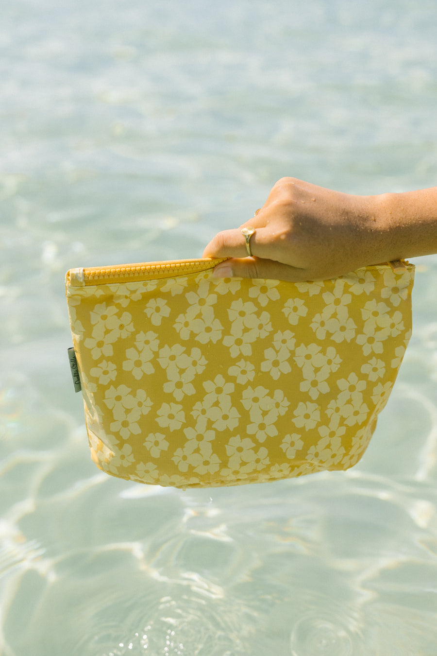 Medium Puakenikeni Hele On Pouch