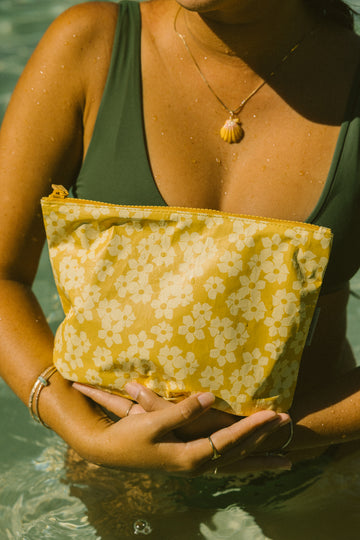 Medium Puakenikeni Hele On Pouch