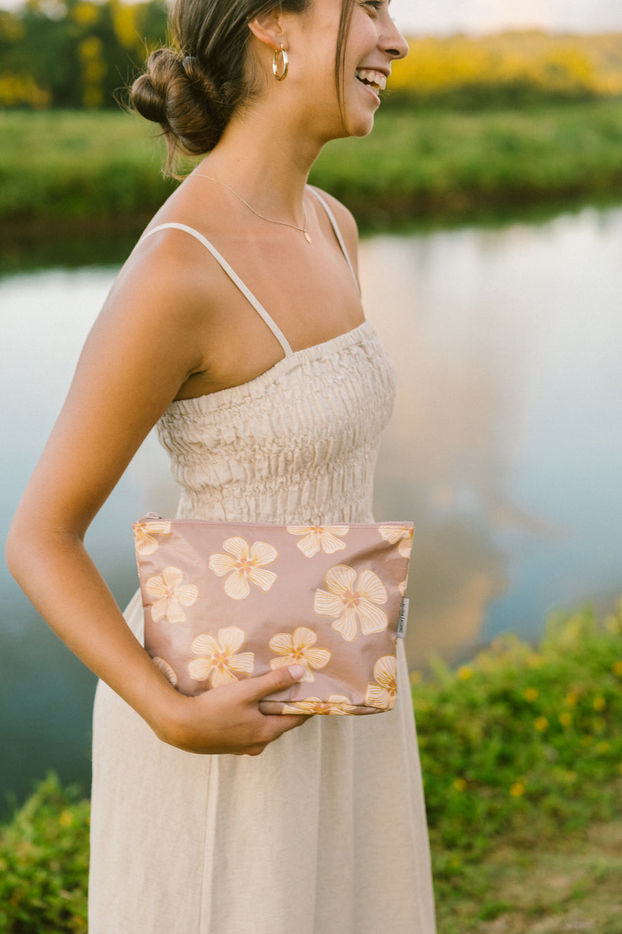 Medium Hau Hibiscus Hele On Pouch