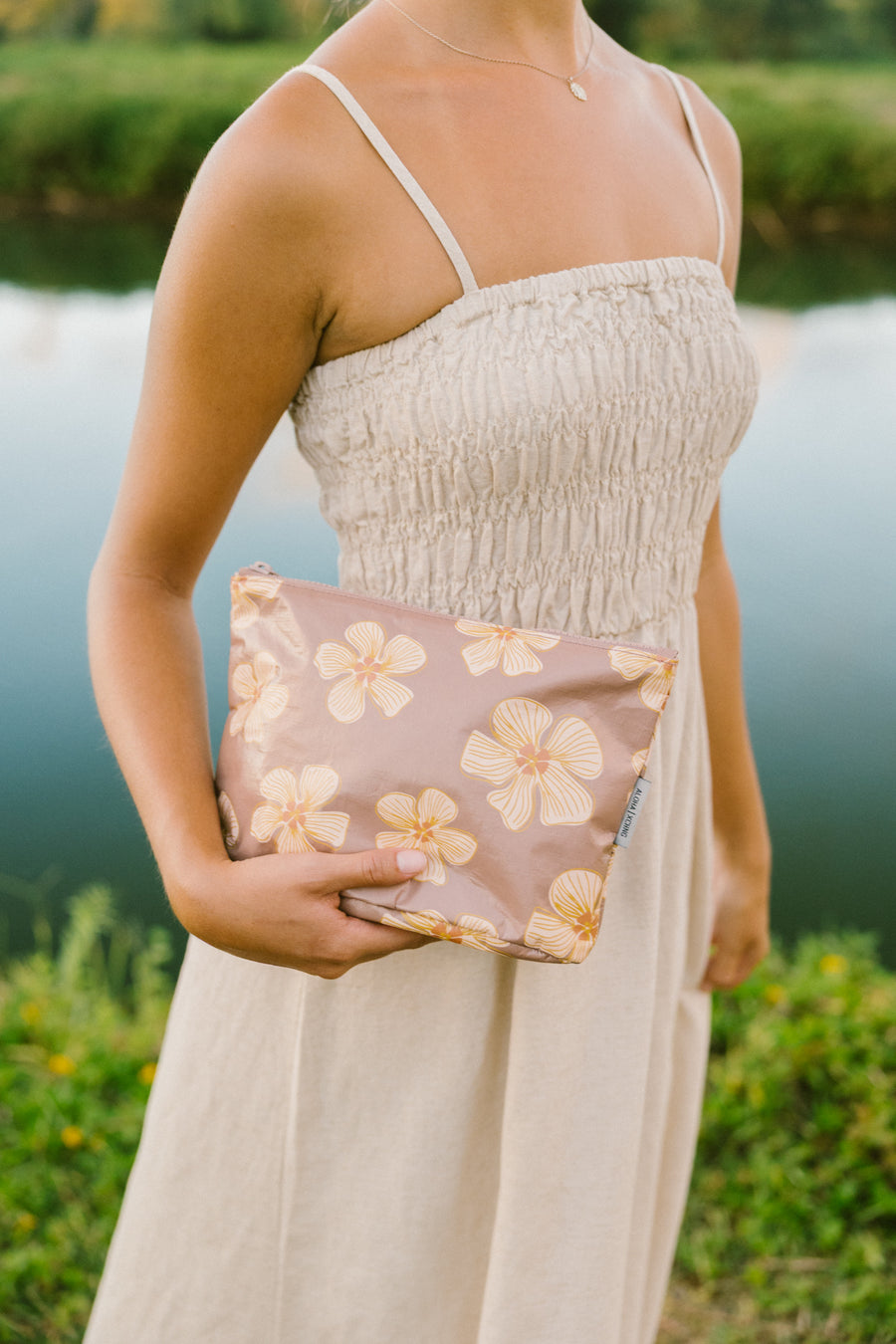 Medium Hau Hibiscus Hele On Pouch