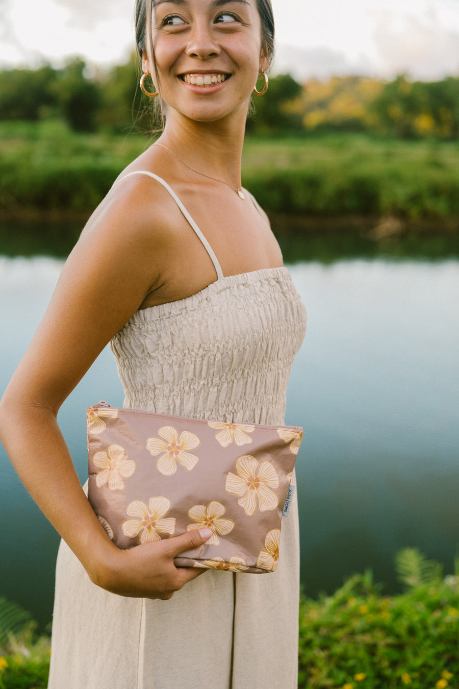 Medium Hau Hibiscus Hele On Pouch