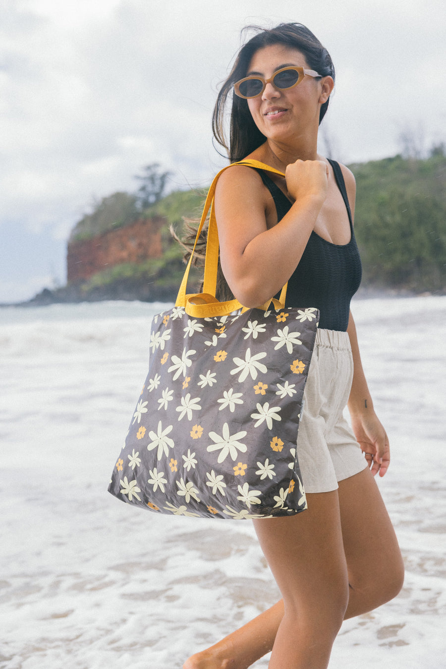 Tiare Pua Hele On Tote