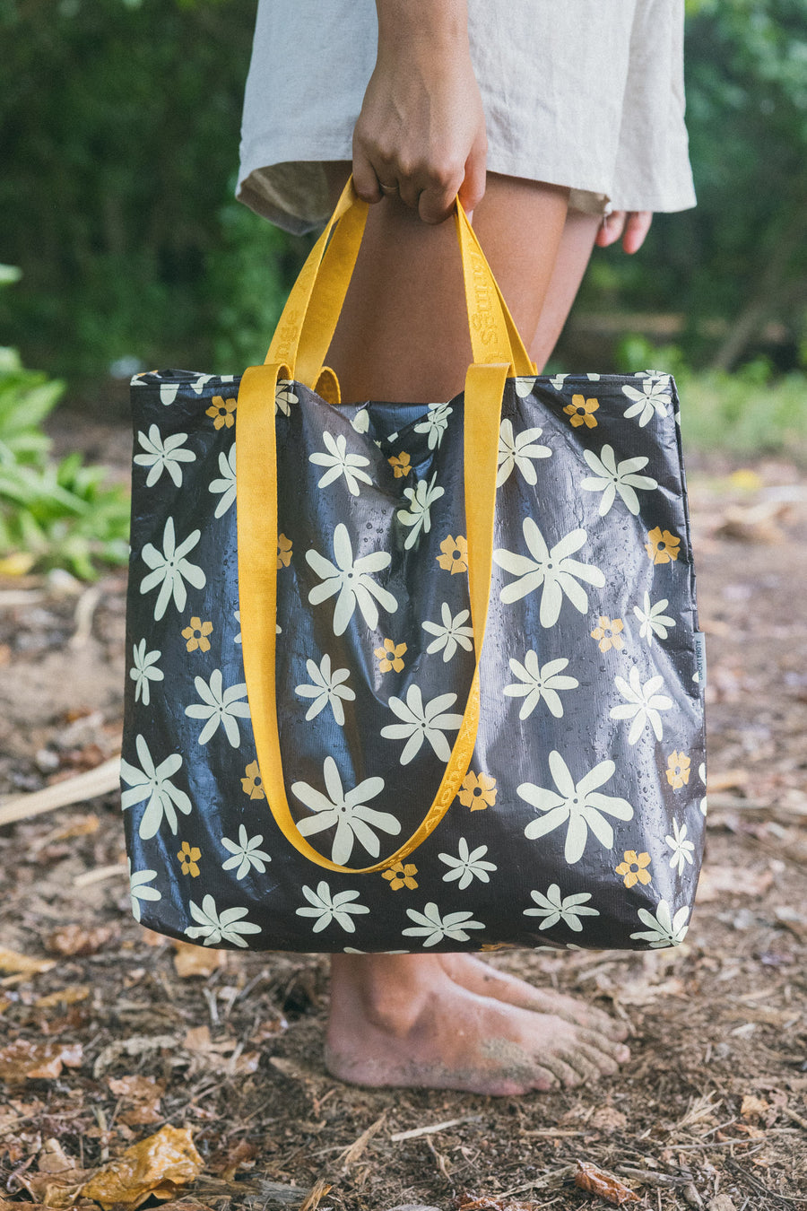 Tiare Pua Hele On Tote