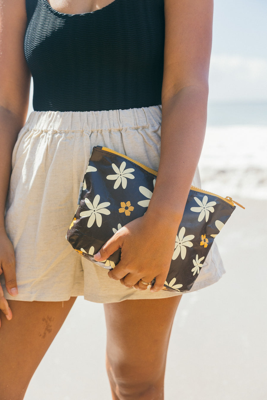 Medium Tiare Pua Hele On Pouch