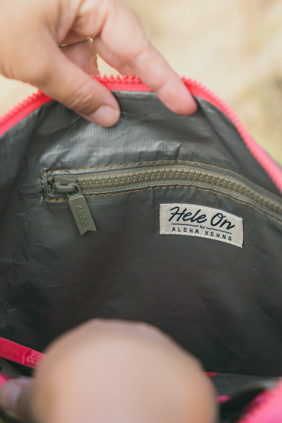 Medium Pua Pop Hele On Pouch