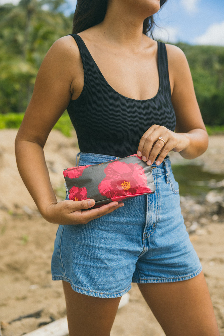 Small Pua Pop Hele On Pouch