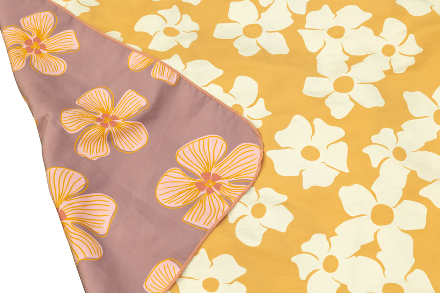 Hau Hibiscus /  Puakenikeni Beach Blanket